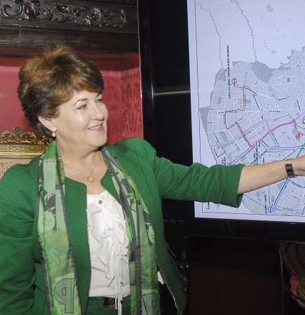 ©Ayto.Granada: GRANADA CUENTA CON CINCO LÍNEAS DIRECTAS DE BUS QUE UNEN LOS PRINCIPALES CORREDORES DE SUR Y NORTE Y LOS BARRIOS PERIFÉRICOS SIN TRANSBORDOS ©Ayto.Granada: GRANADA CUENTA CON CINCO LÍNEAS DIRECTAS DE BUS QUE UNEN LOS PRINCIPALES CORREDORES DE SUR Y NORTE Y LOS BARRIOS PERIFÉRICOS SIN TRANSBORDOS